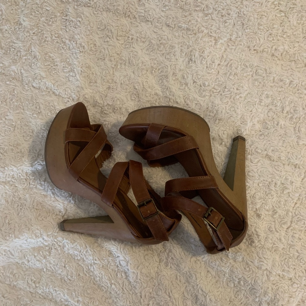 Brown strapped platform heels